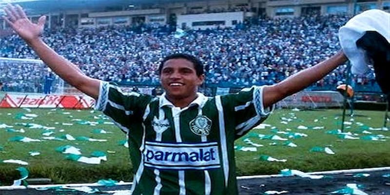 Tiểu sử Roberto Carlos khi thi đấu cho câu lạc bộ Palmeiras